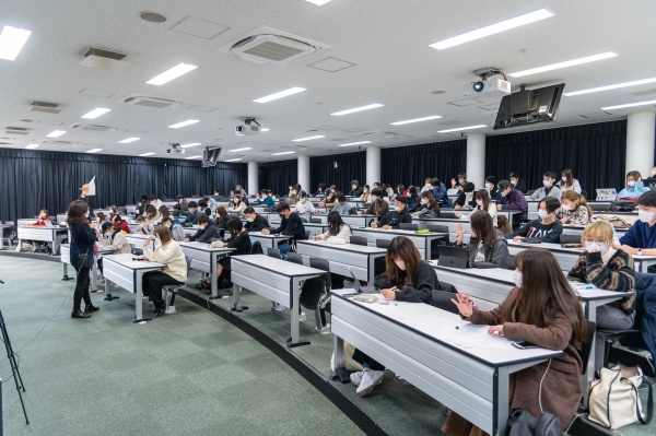 異文化コミュニケーションAの授業風景