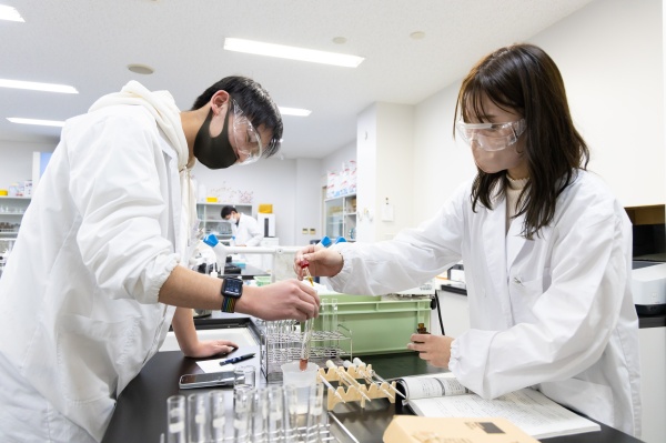 化学実験Ｉの授業風景