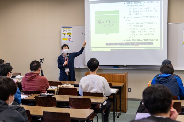 政治学概論の授業風景