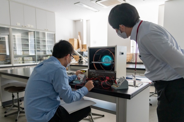 物理学実験IIの授業風景
