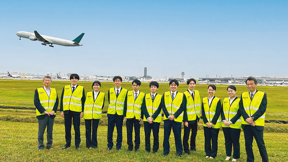 学生と教員の集合写真