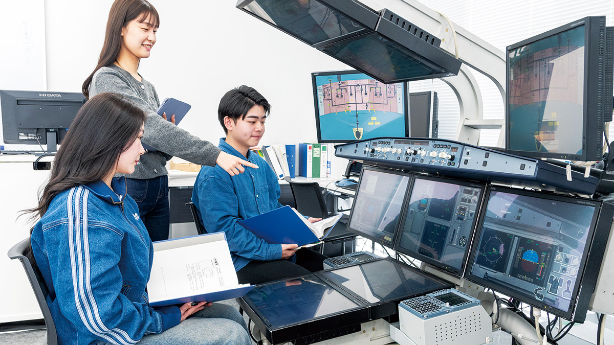 訓練機器を使って授業を行っている様子