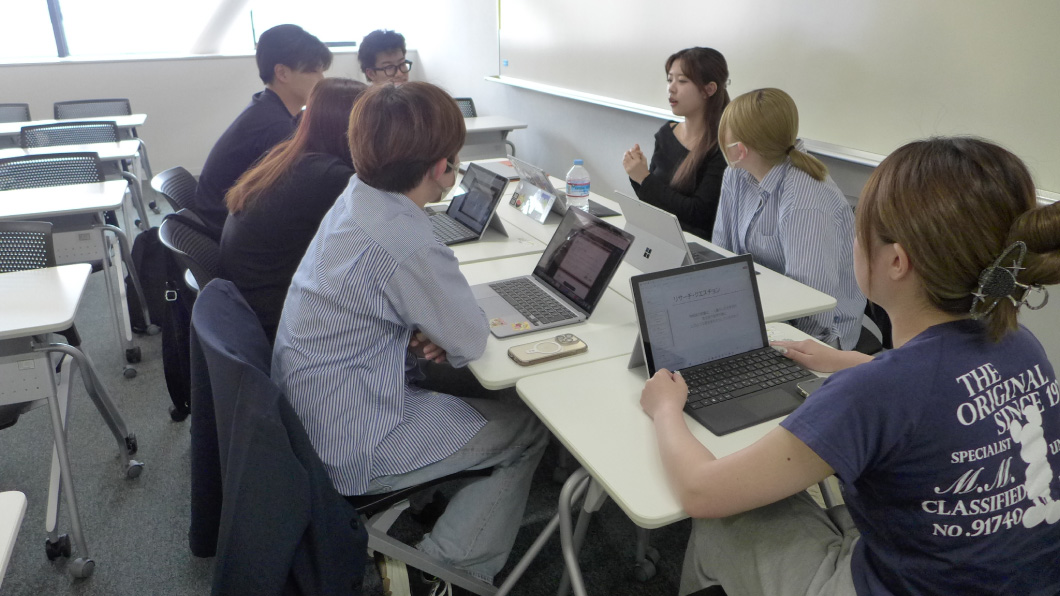 学生たちのゼミ活動の様子