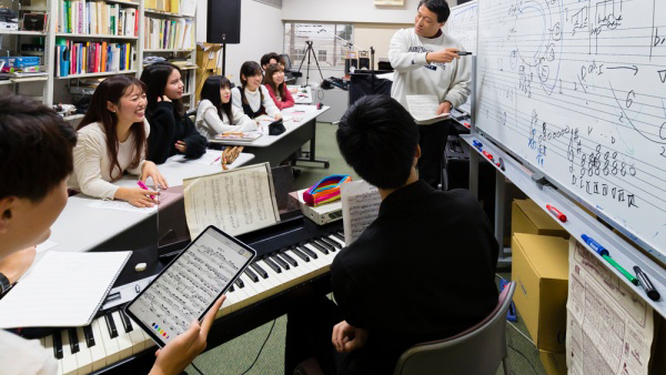 楽曲分析の授業の様子