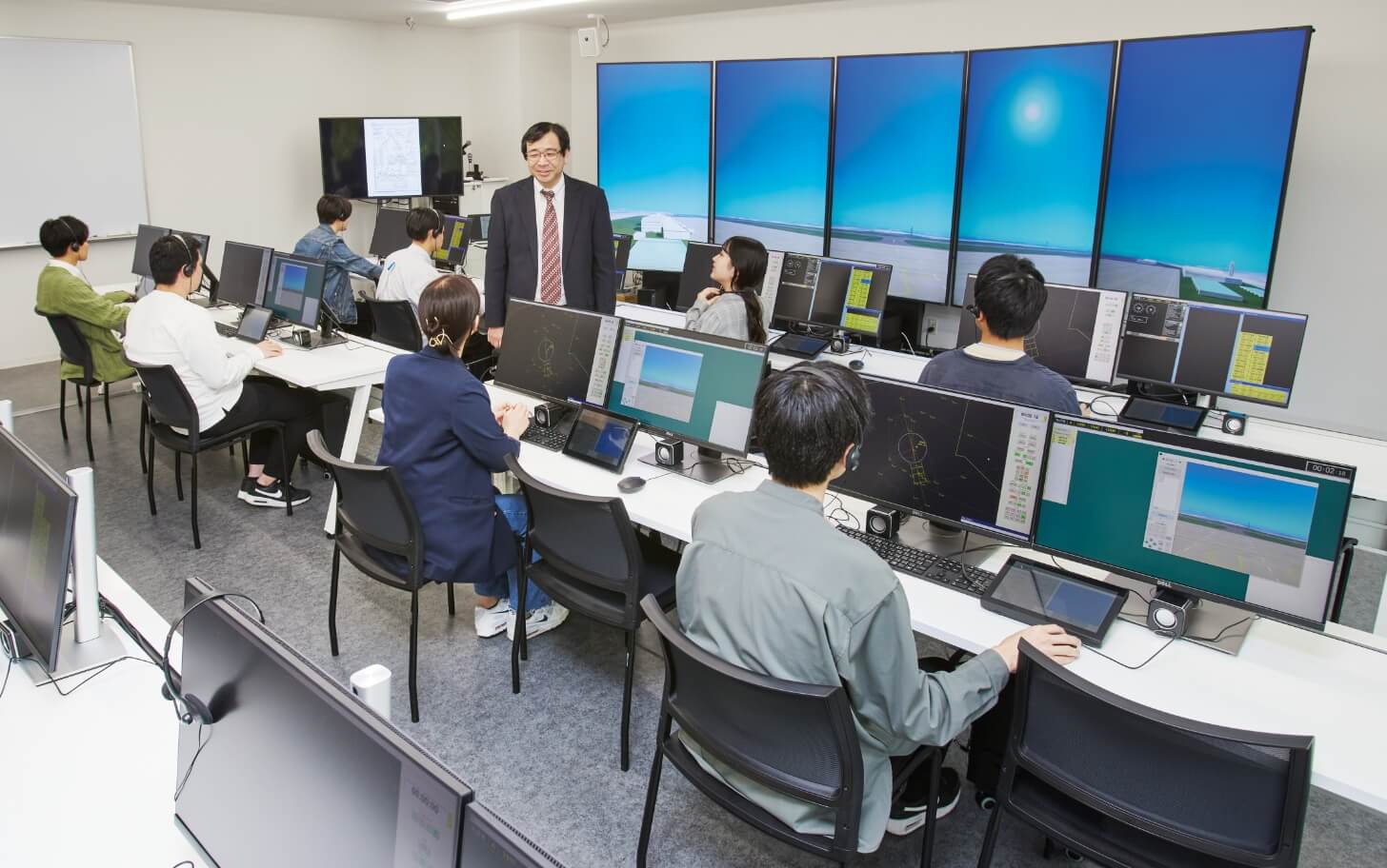 航空交通管制シミュレーター［ATC Simulator］（提撕館2F）の画像