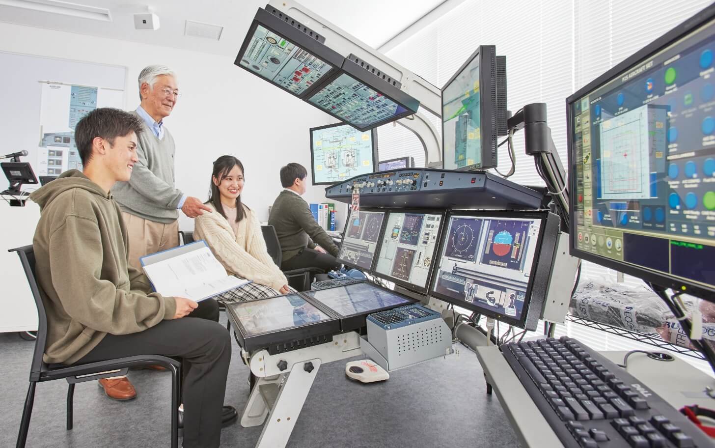 操縦手順訓練装置［A320 Procedure Trainer/APT］（提撕館3F）の画像