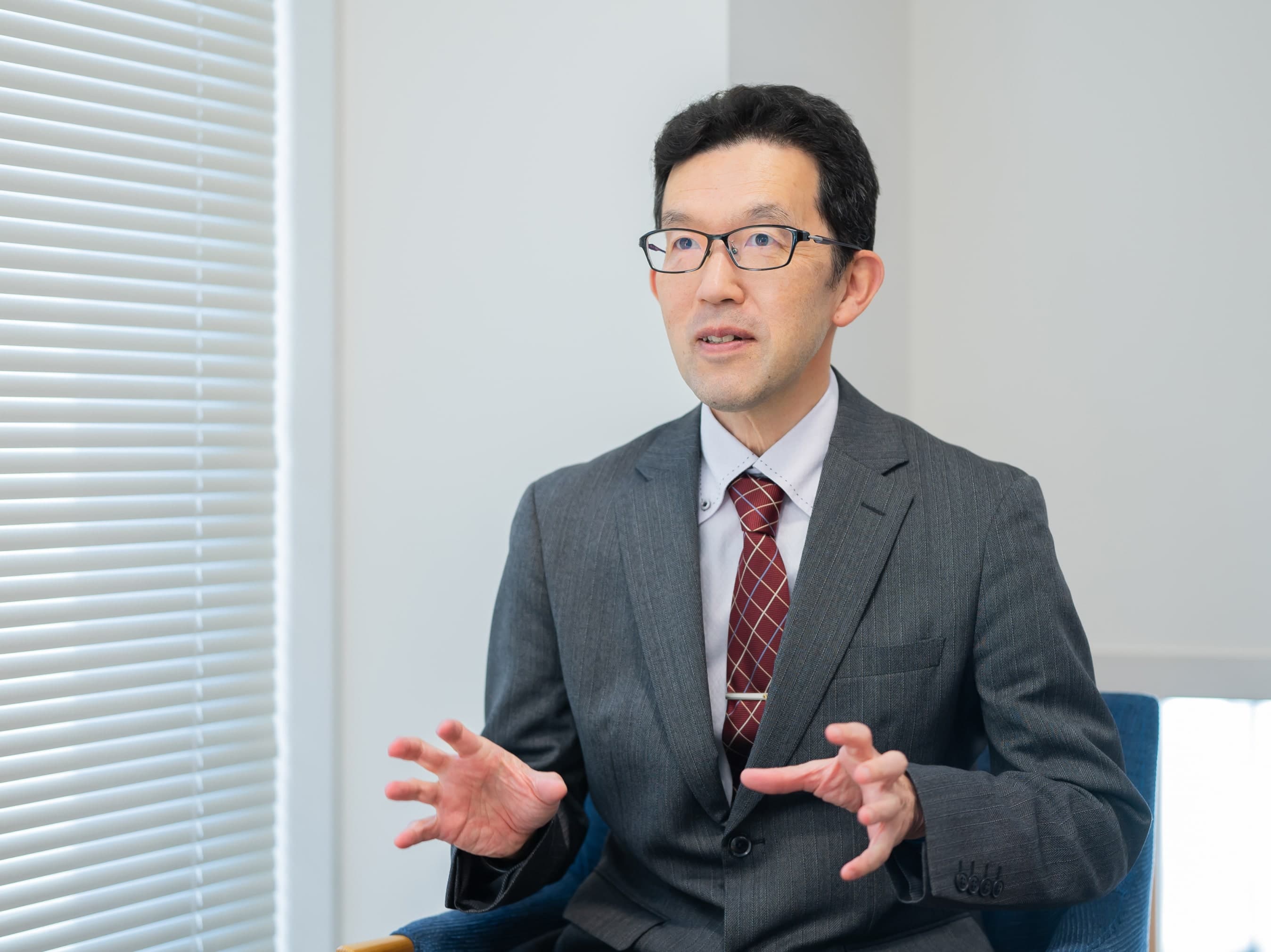 山口創先生がインタビューに応じている様子