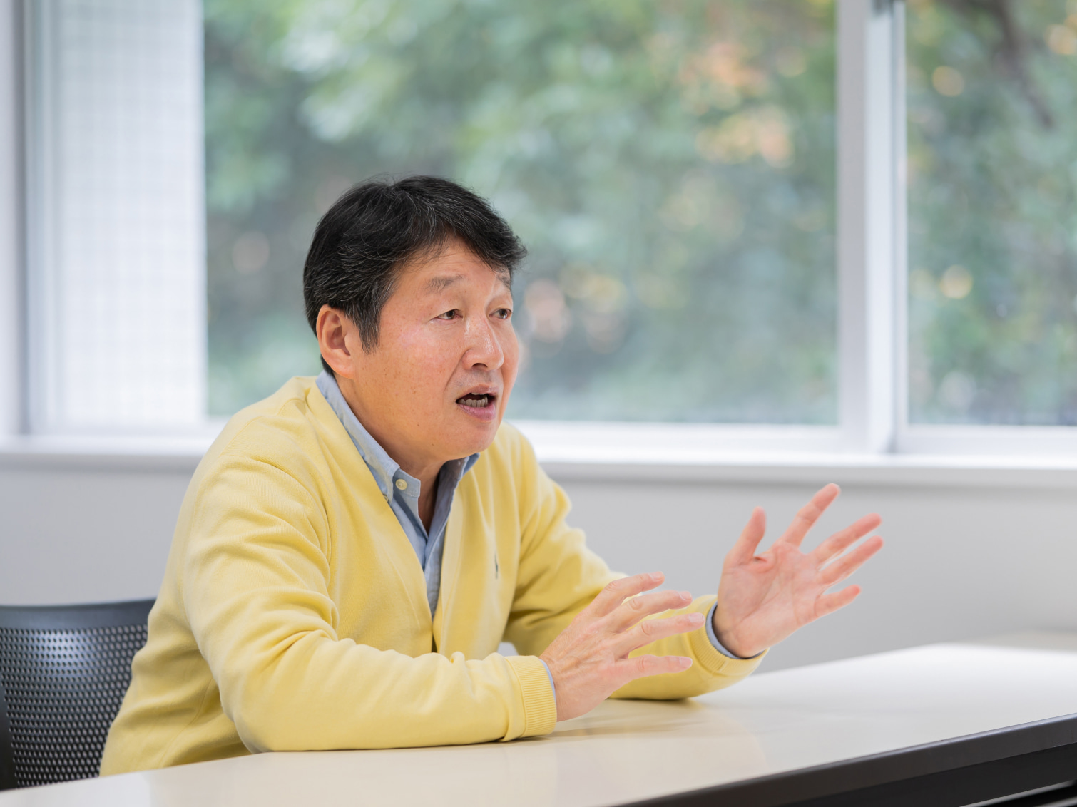 英文法の魅力や生きた英語との出会いについて語る山岡洋先生