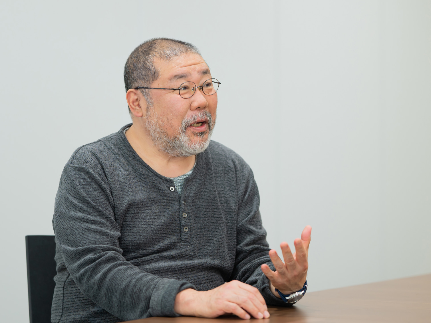 法学から演劇への転身について語る室岡一郎先生