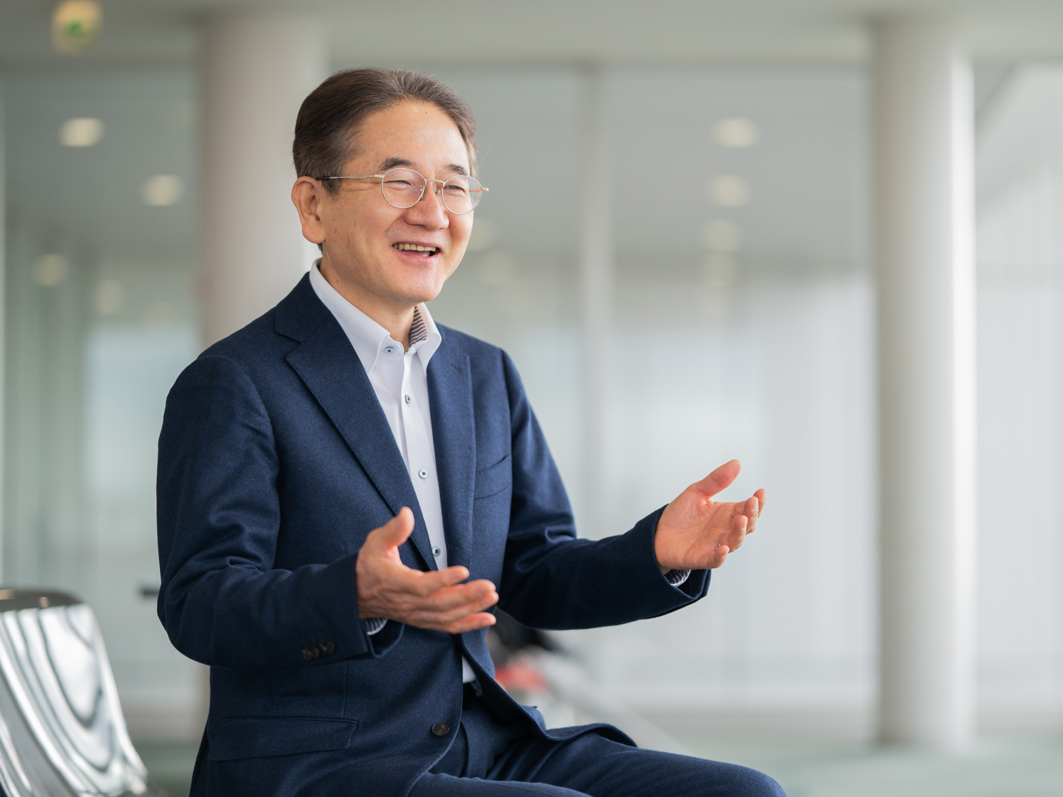 ドイツ語の語順規則の意図性をテーマに卒業論文を作成した経験について語る長田浩一先生