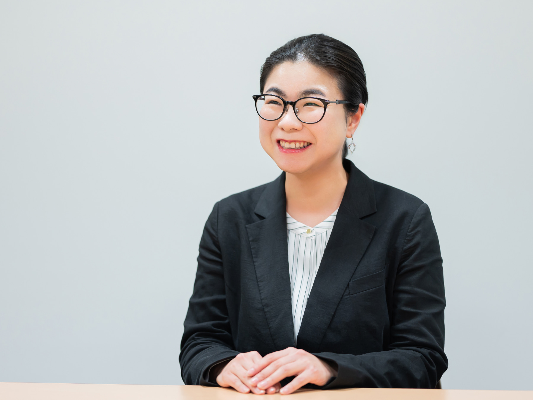 柴田希先生がインタビューに応じている様子