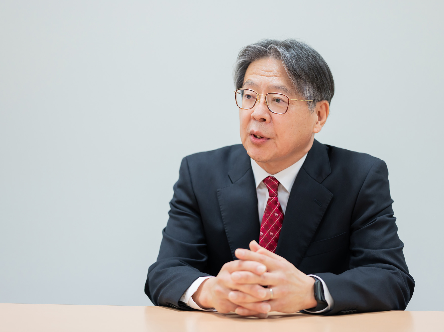 北田裕一先生がインタビューに応じている様子