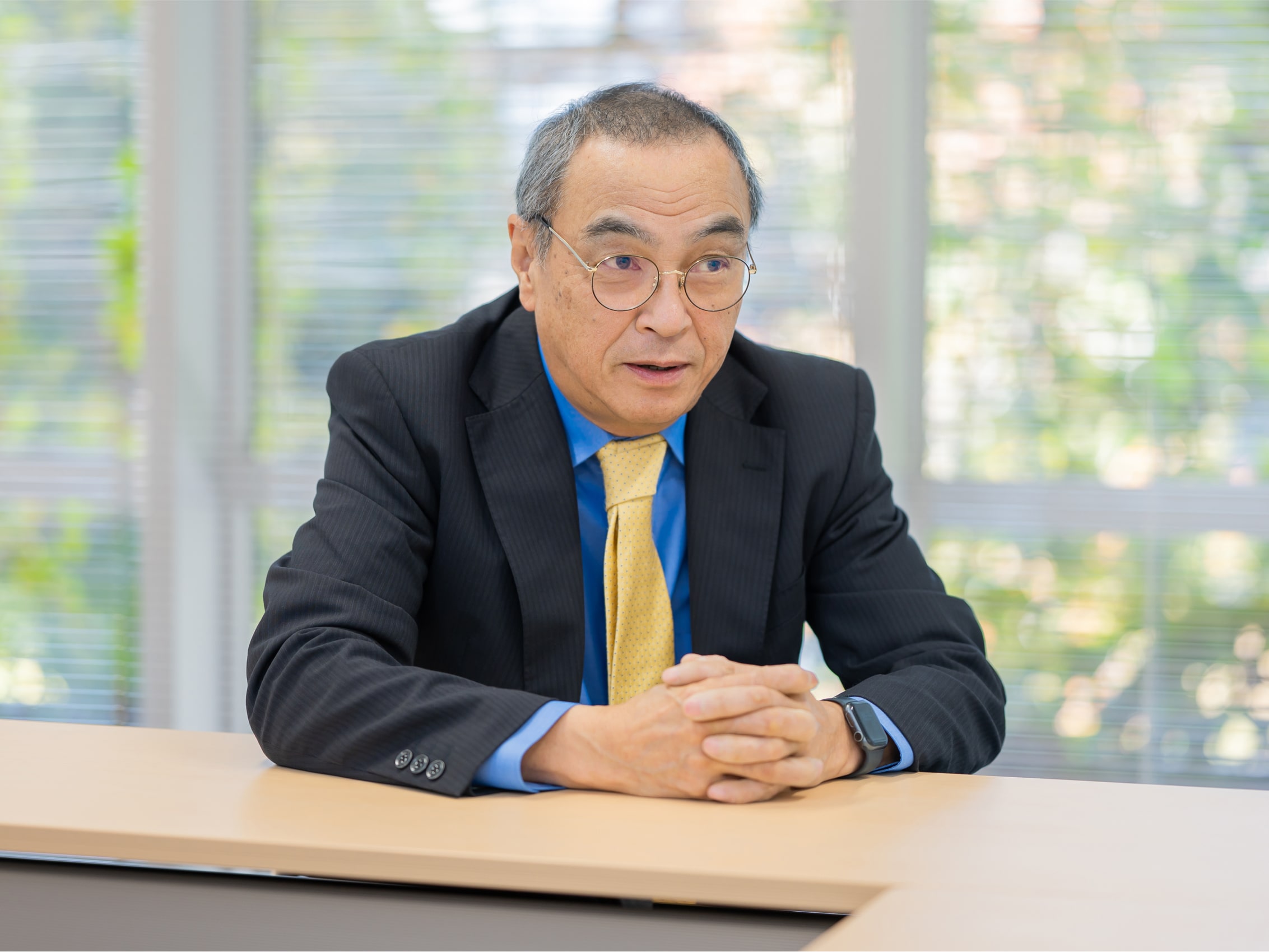 英語教員としての経験を経て文学研究に進んだ道のりを語る根津明広先生