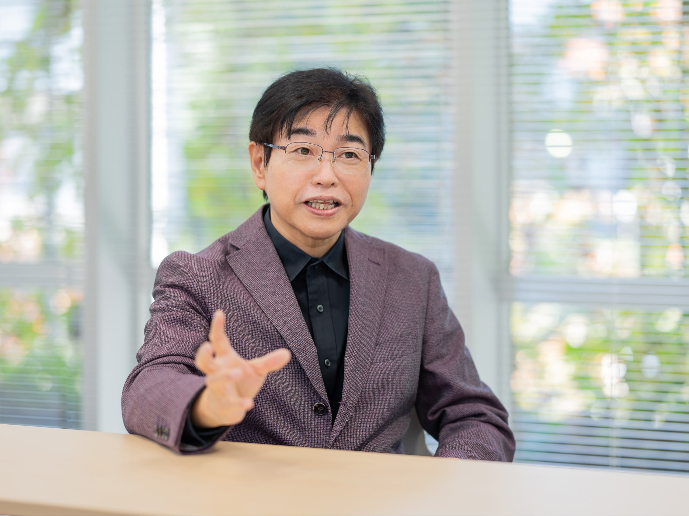 化粧品パッケージの実験とユーザー反応について語る宮本文幸先生