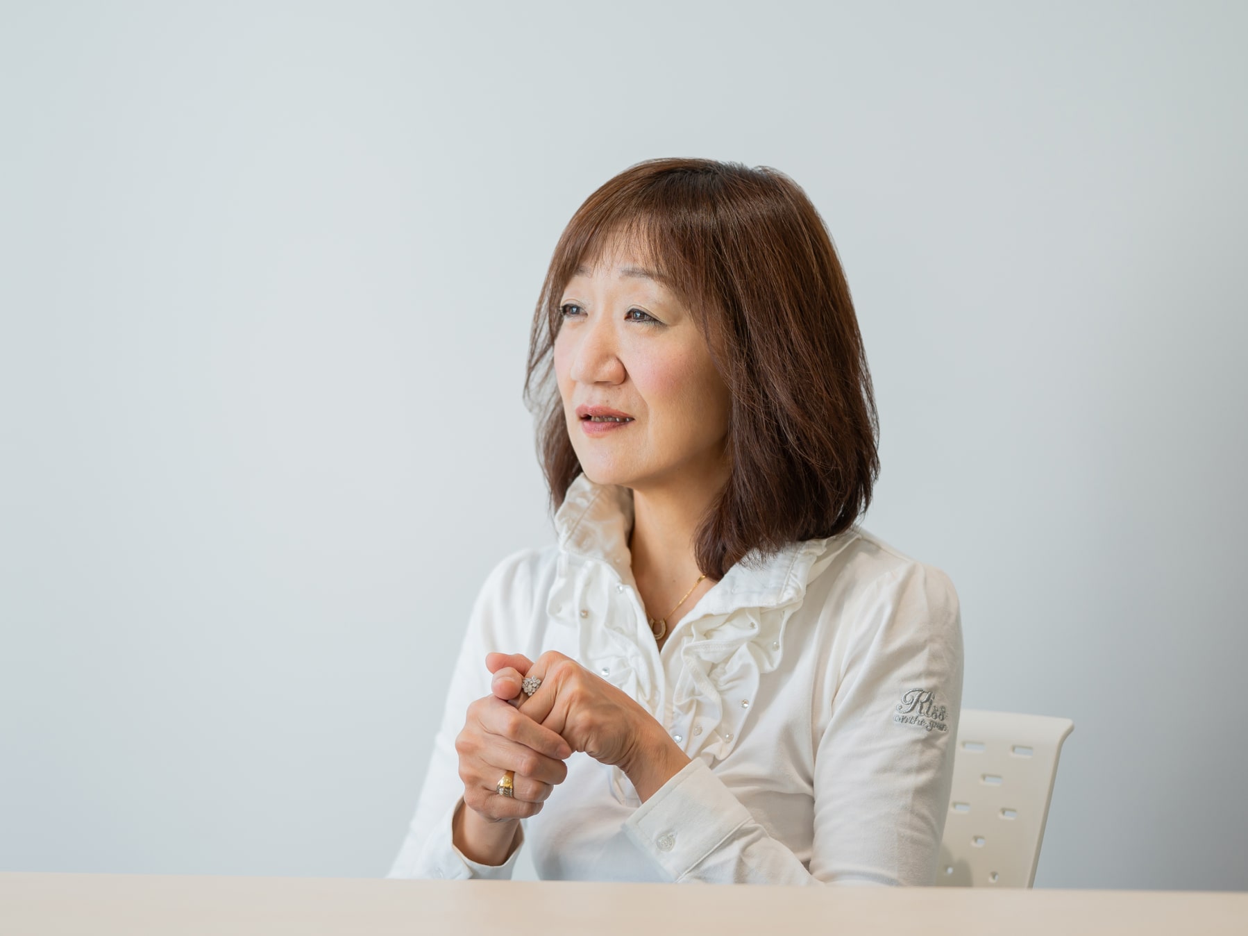 兼田麗子先生がインタビューに応じている様子