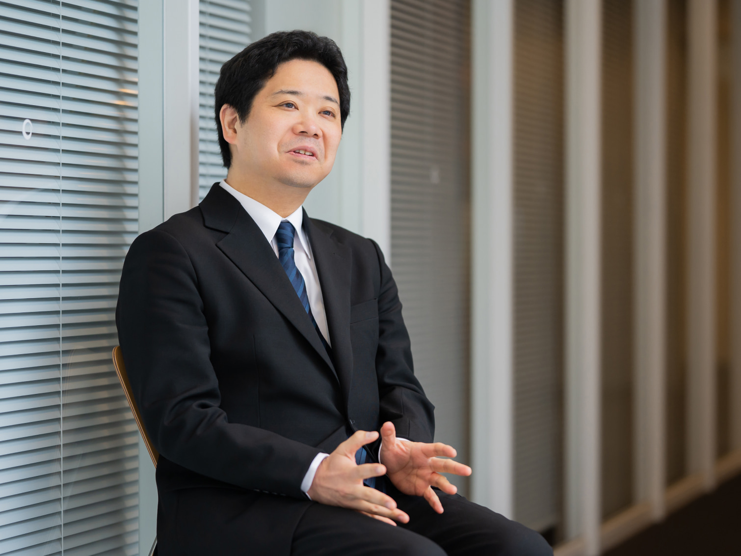 国際会計基準の導入や企業の持続可能性について語る西森亮太先生