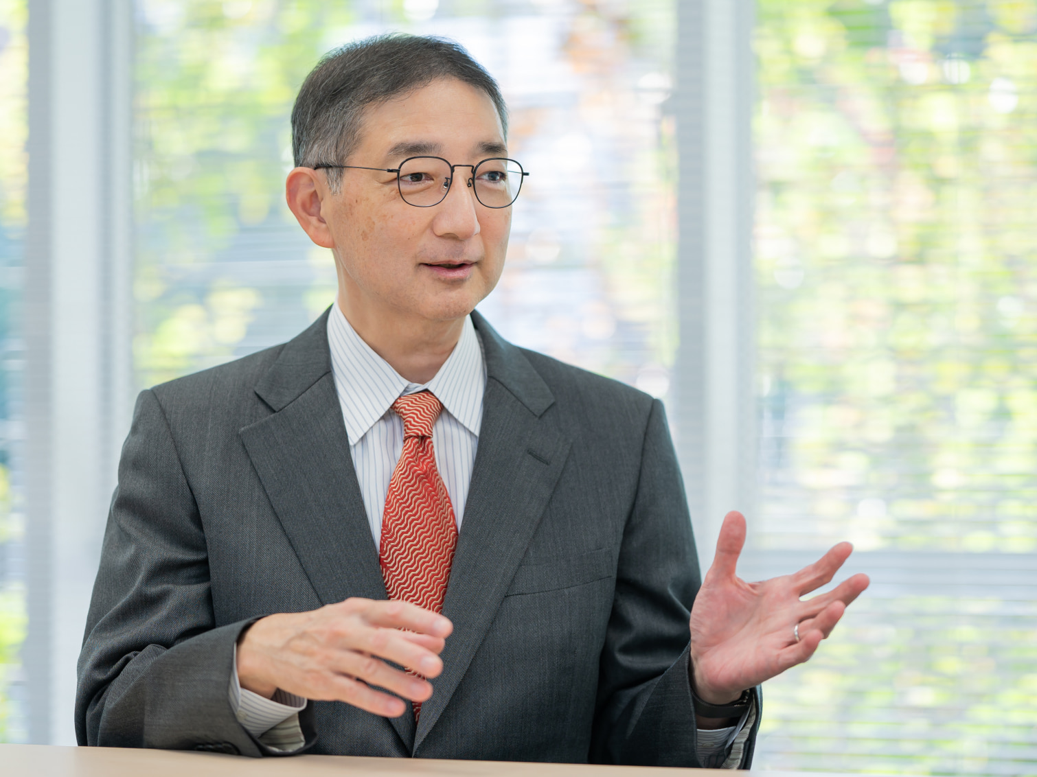 生きた経済学を学ぶ意義について語る岩垂好彦先生