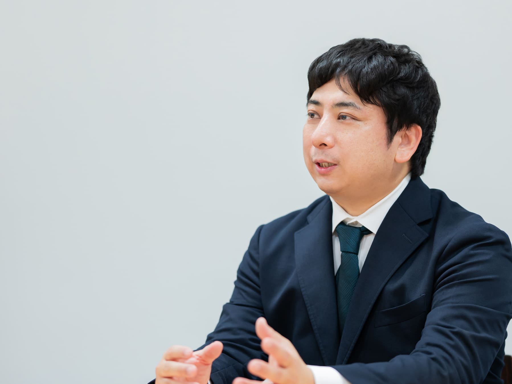 福原 充先生がインタビューに応じている様子