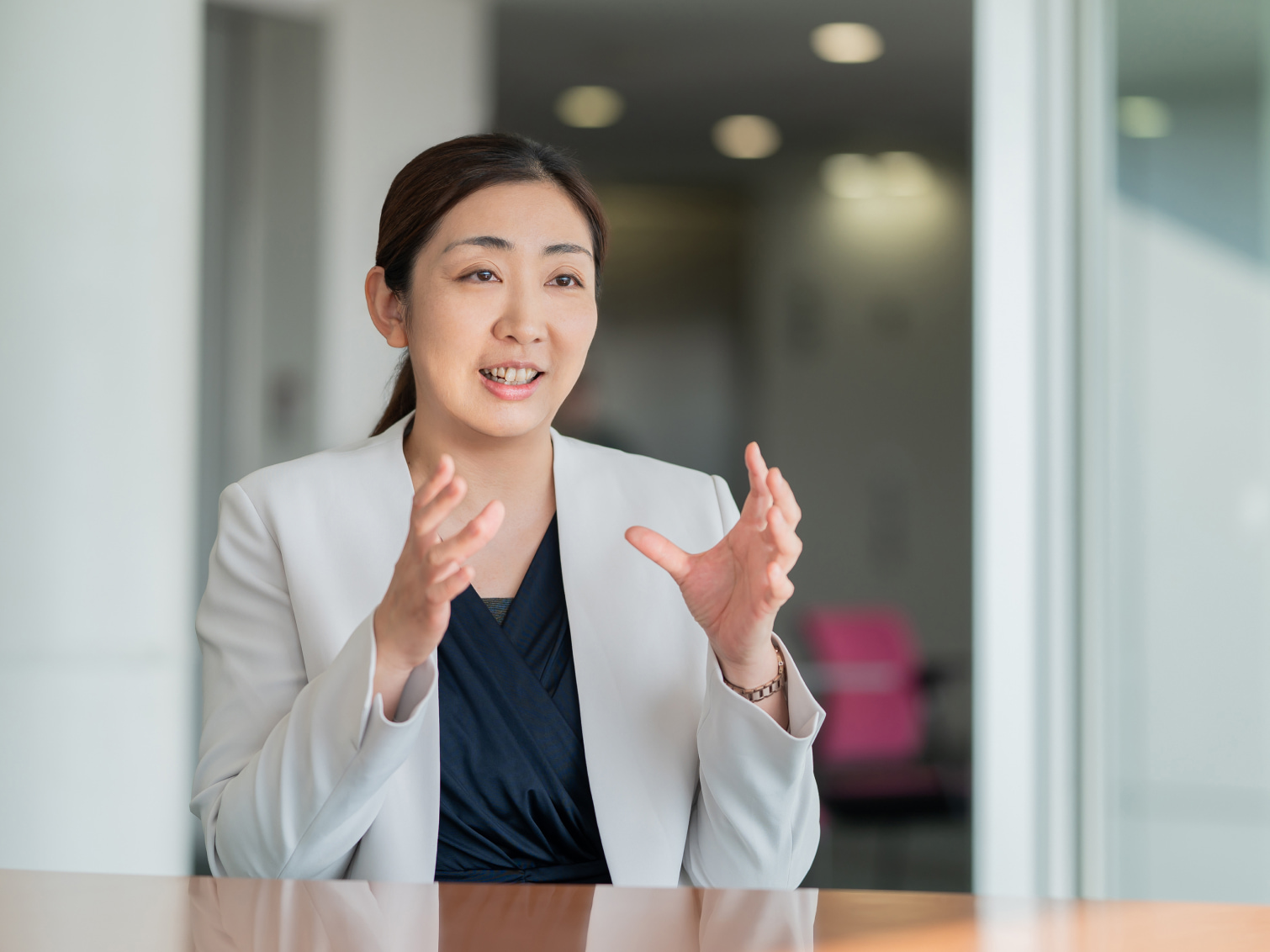 外国人材が働きづらい環境について語る鍋島有希先生