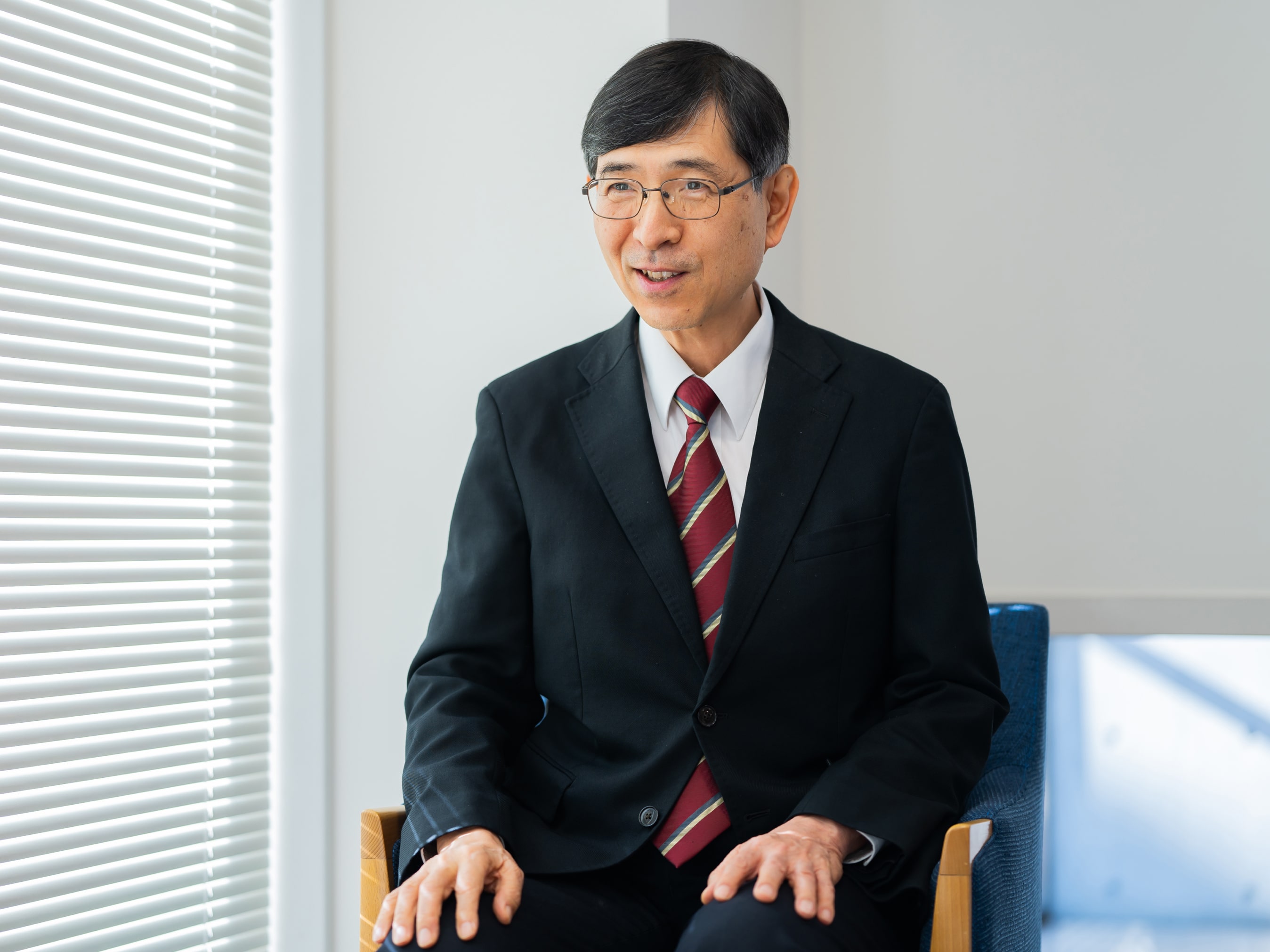 山口一先生がインタビューに応じている様子