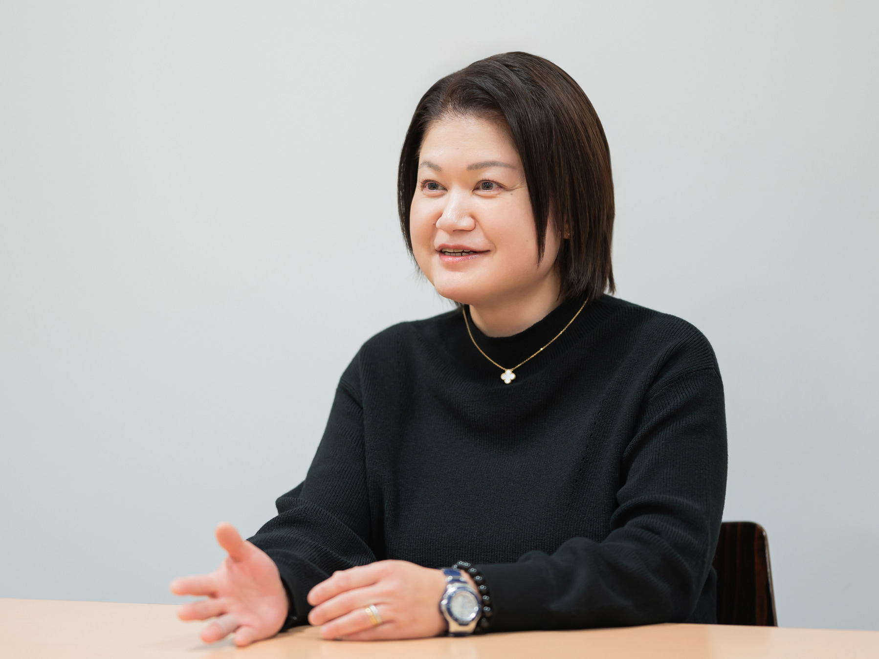 大下純先生がインタビューに応じている様子