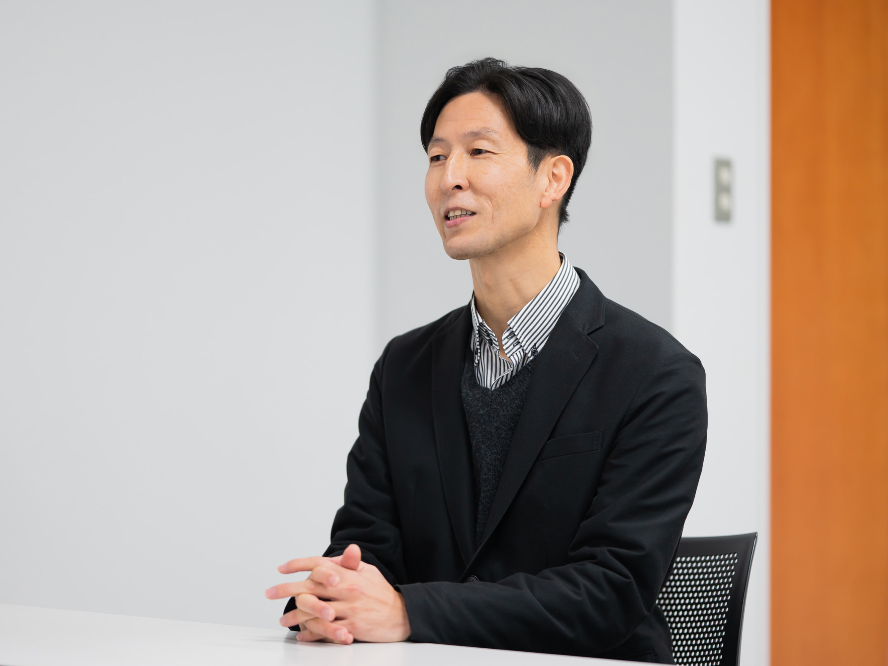 大村海太先生がインタビューに応じている様子