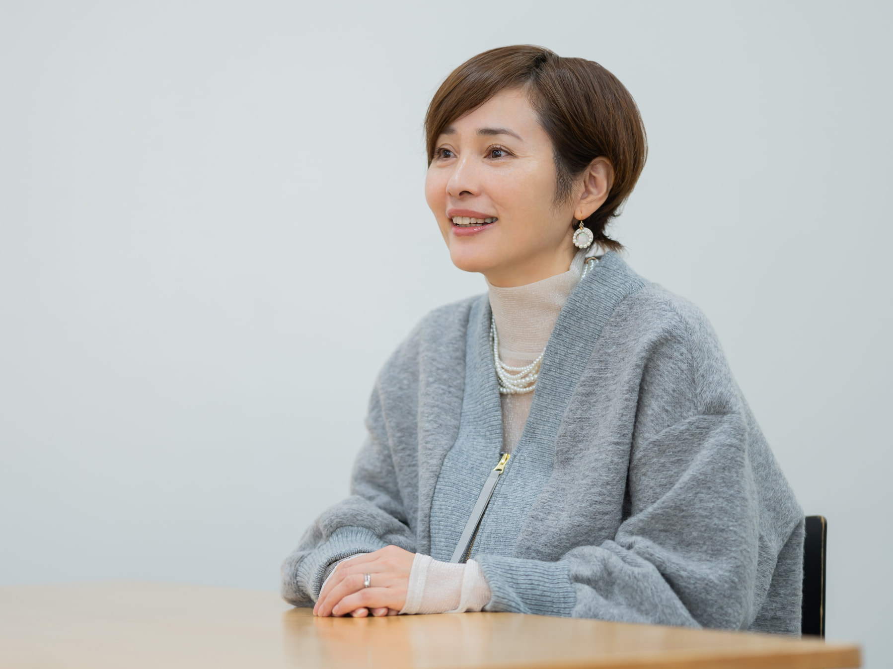 金井玲奈先生がインタビューに応じている様子