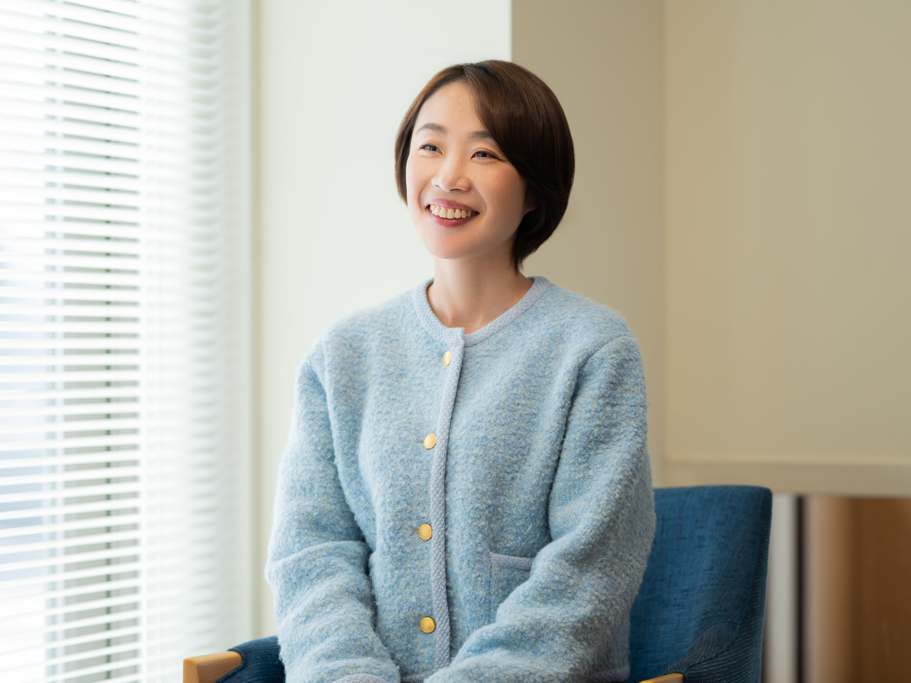 髙橋弥生先生がインタビューに応じている様子