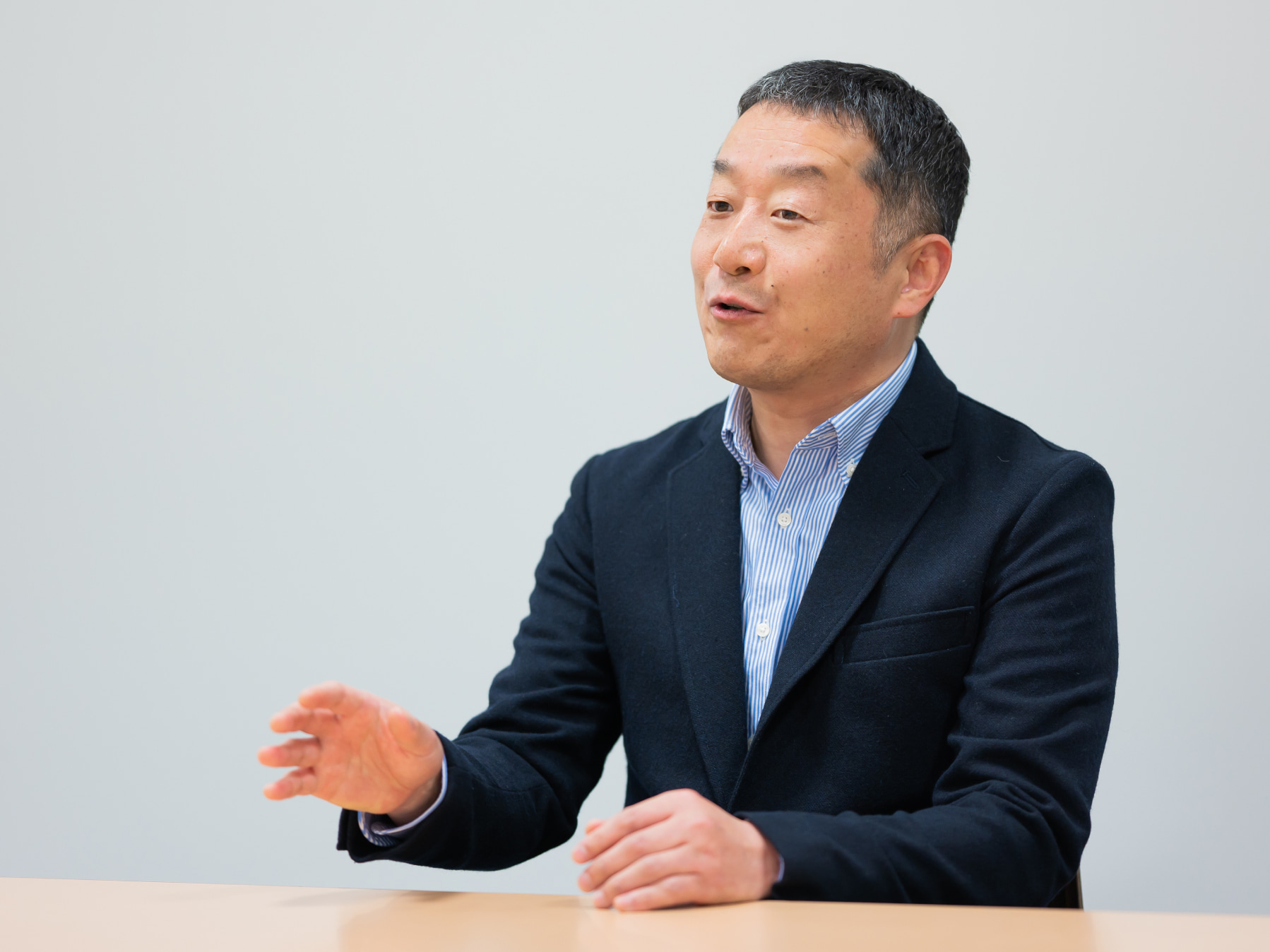 山口裕貴先生がインタビューに応じている様子