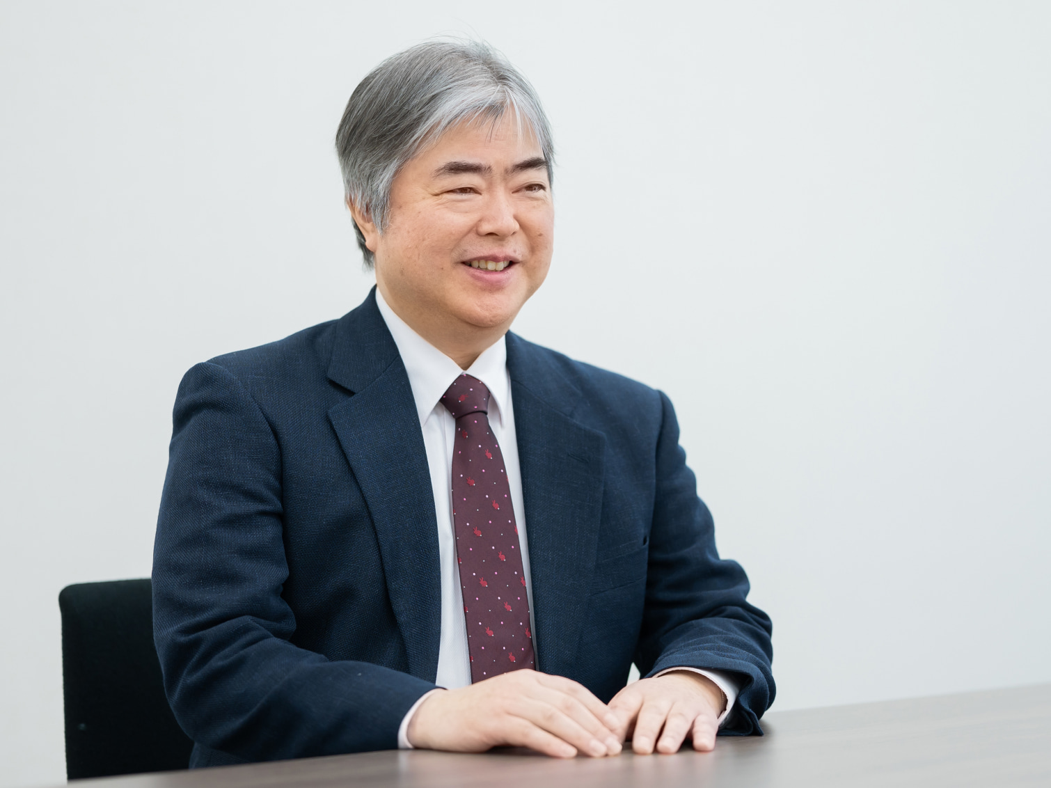 高校入学と同時に音楽の道を歩む決意について語る松岡邦忠先生