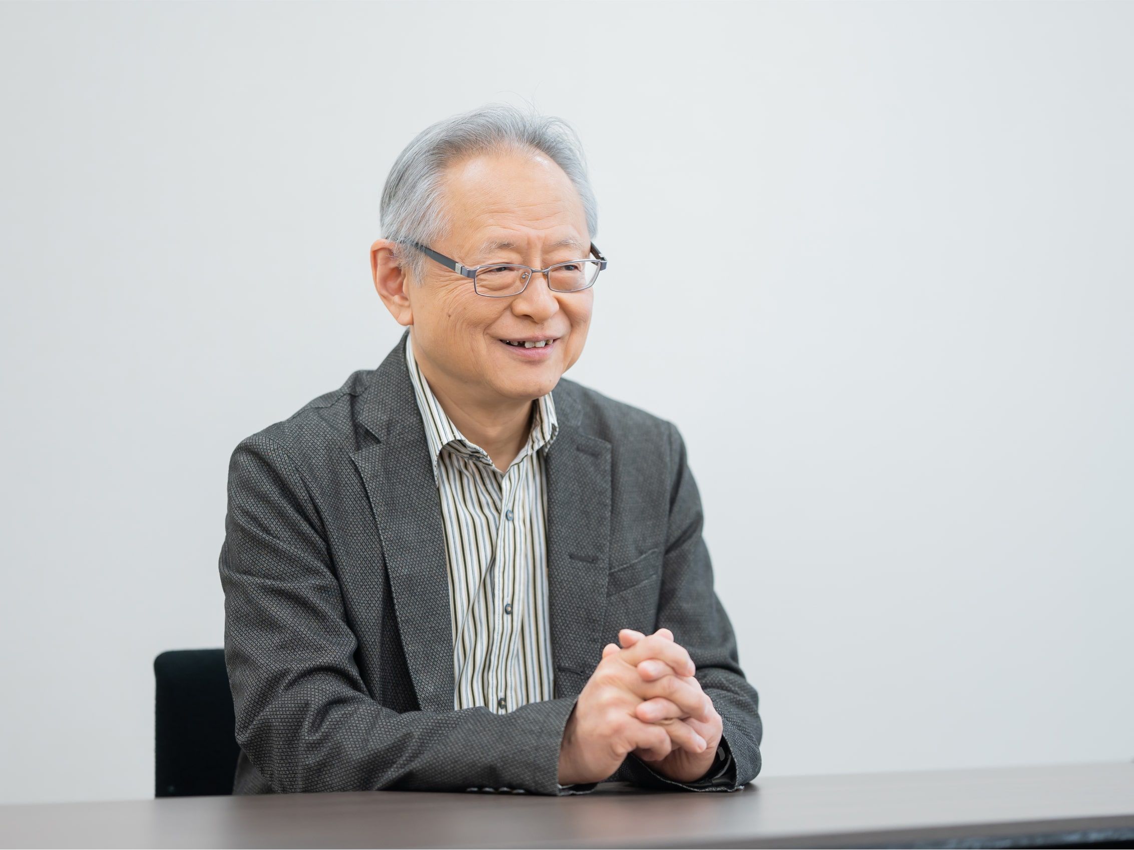 演劇との出会いや表現の原点について語る能祖將夫先生