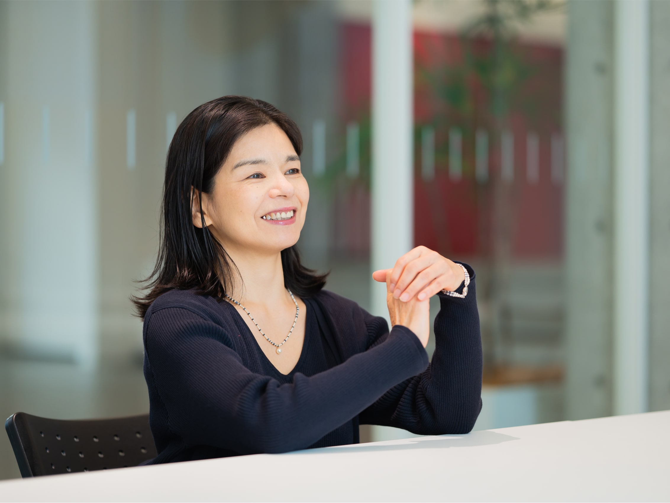 ライターとしての経験を経て研究の道へ進んだ経緯を語る稲田奈緒美先生