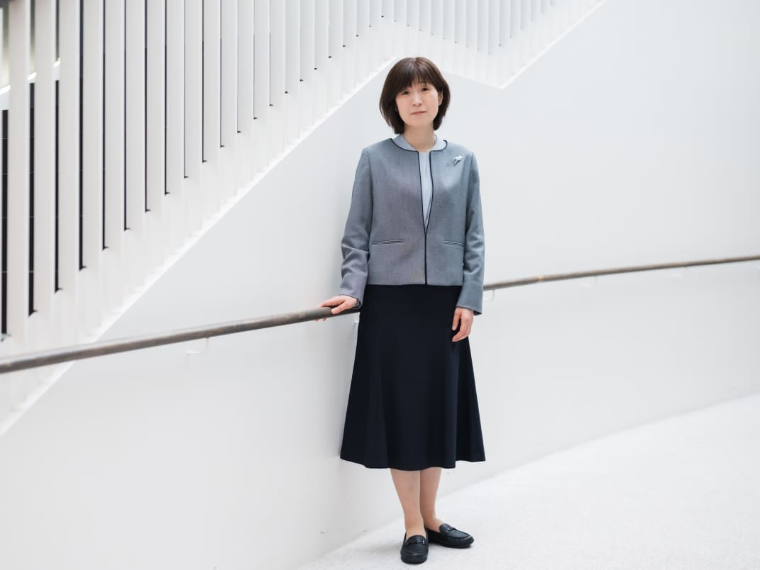 杉原先生が撮影に応じる様子