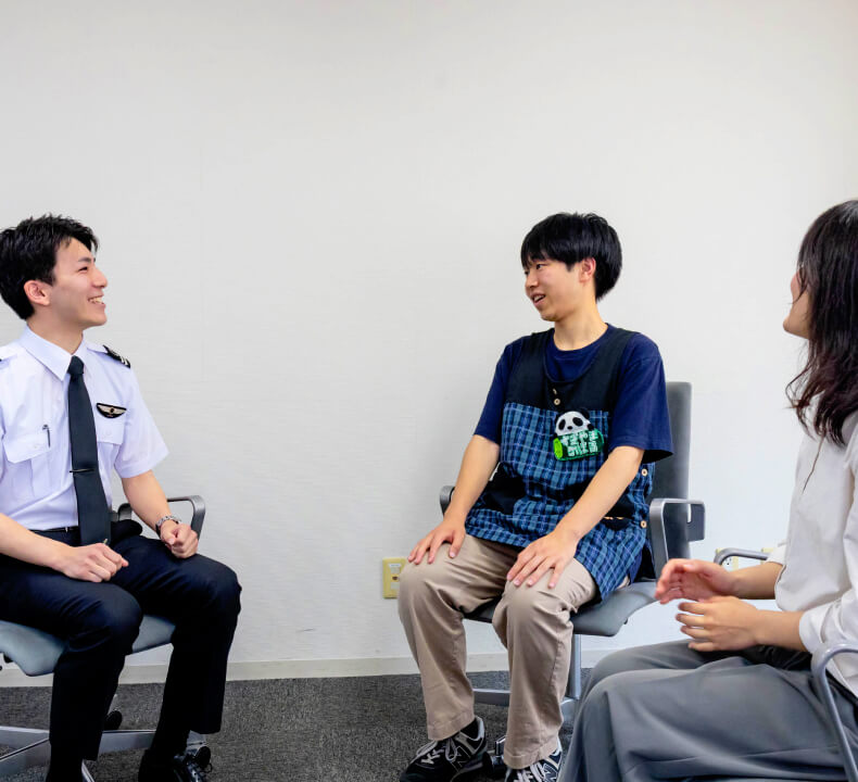 本日は全員4年生ですね。まずは自己紹介をお願いします。