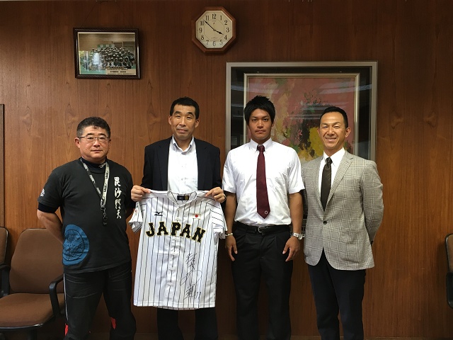 侍ジャパン大学日本代表ユニフォームを日野高校に寄贈 野球部 桜美林のスポーツ